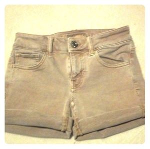 Ameican Eagle tan shorts. Mid rise, barely worn